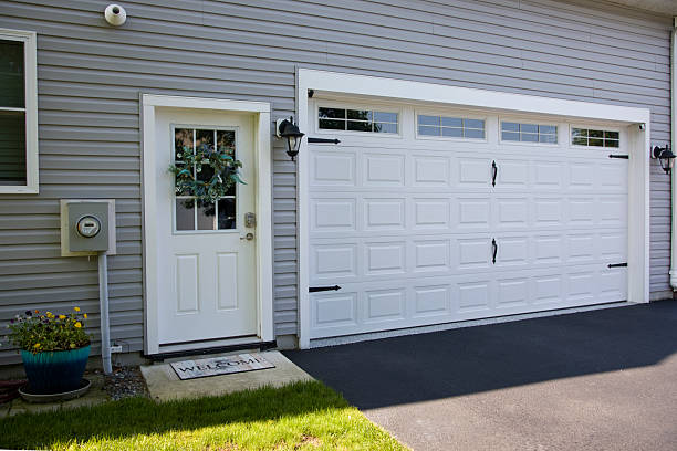 24/7 Emergency Garage Door Roller Replacement experts in Selma, TX